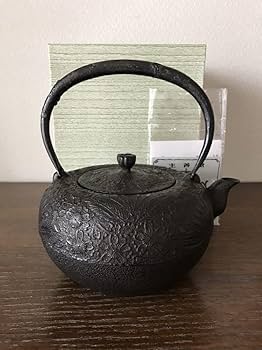未使用品　南部藩釜師鈴木主膳堂　十代鈴木 忠兵衛(徳之助)作２２型槌目　南部鉄瓶 鉄瓶 忠兵衛 小丸型 肌