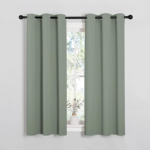 NICETOWN Paneles de cortinas opacas con aislamiento térmico y ojales sólidos para sótano (verde grisáceo, 1 par, de 34 x 54 pulgadas)