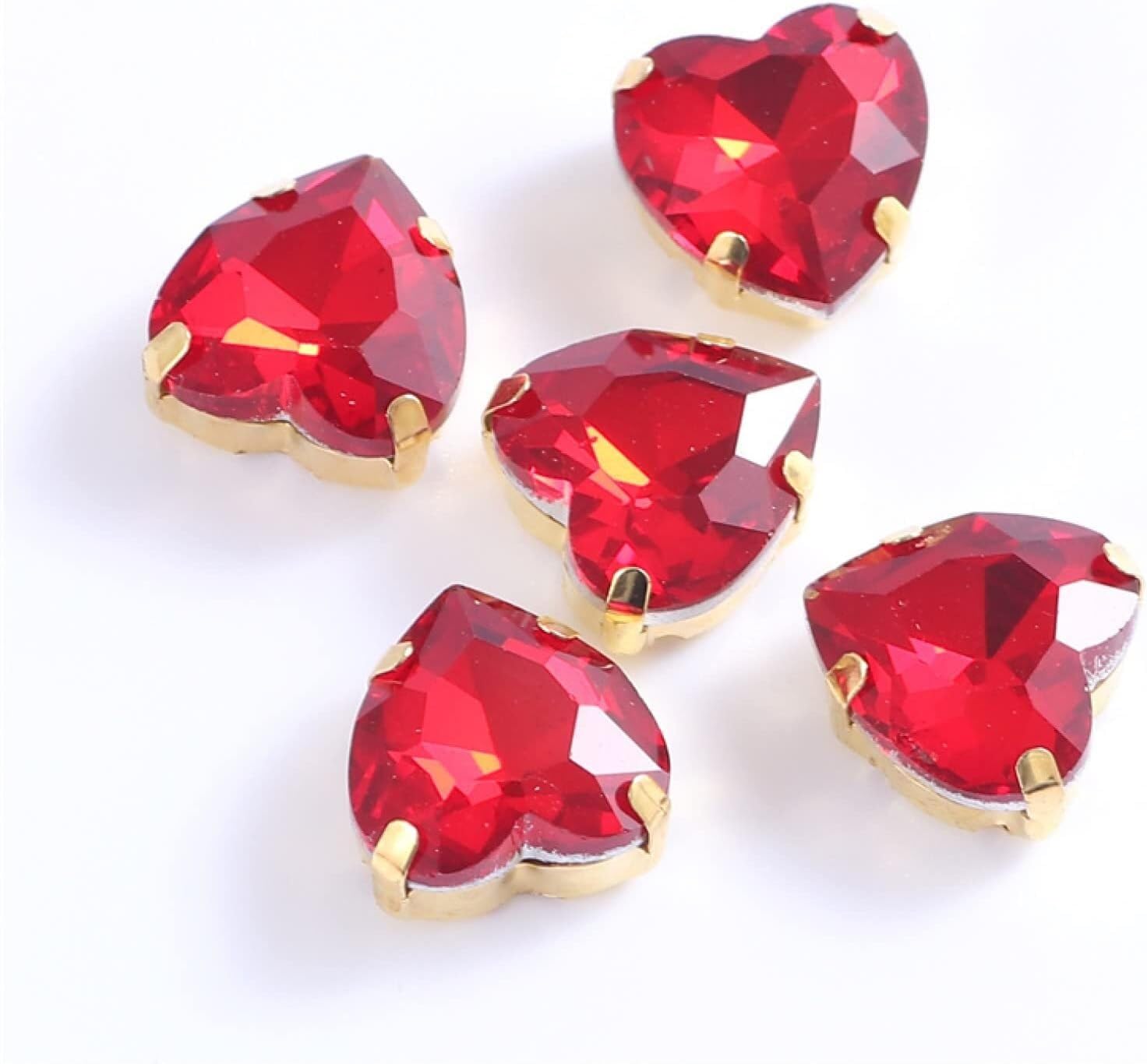 Cyrkonie, Szklane kryształki w kształcie serca z przyszytym złotym pazurem do przyszycia kryształu odzieży, akcesoriów, obuwia DIY(Red,16mm 50pcs)