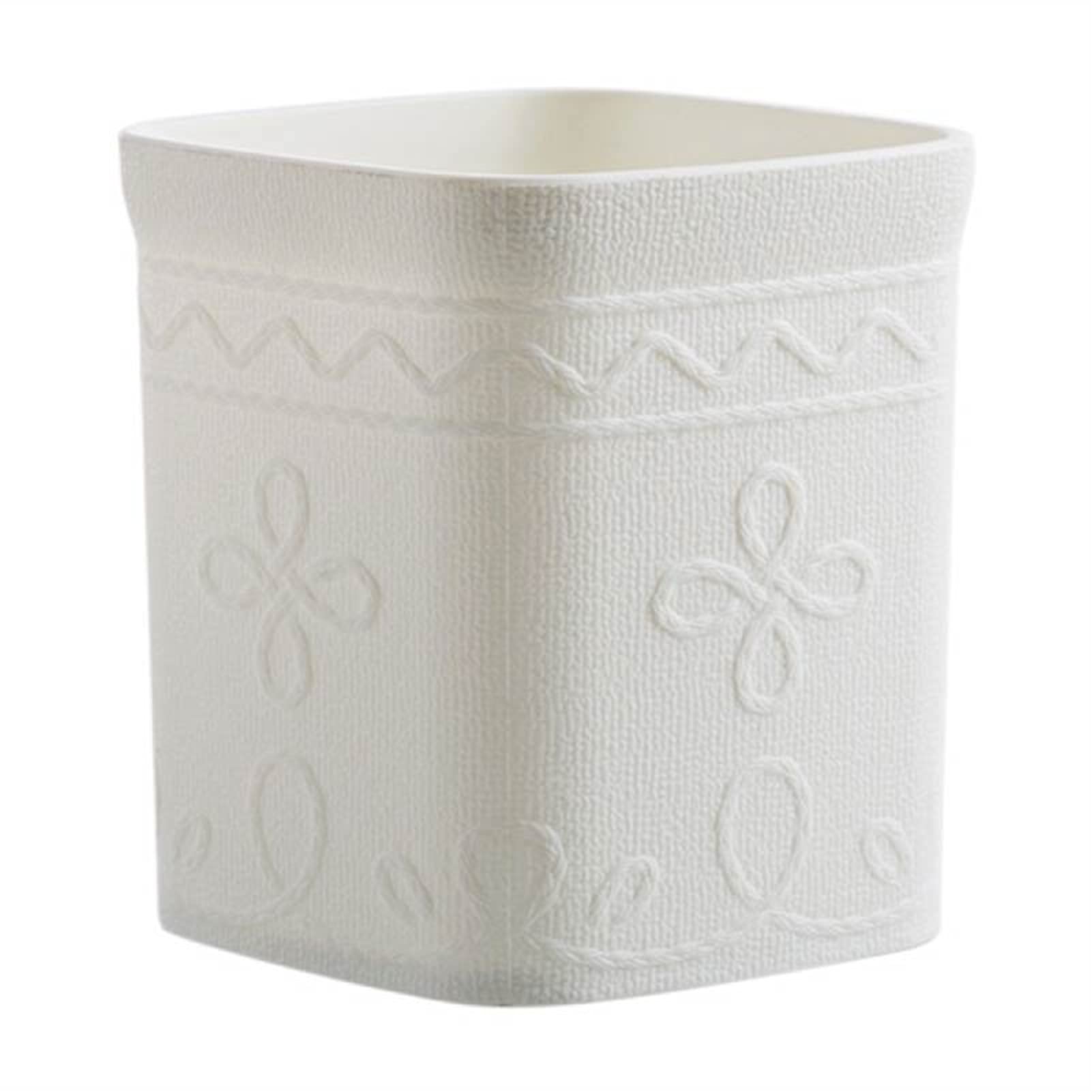 Portamatite, Portapenne quadrato intagliato bianco Stile coreano Scatola portaoggetti da tavolo multifunzione Portapenne in plastica Stand Cancelleria for ufficio Portamatite 1PC