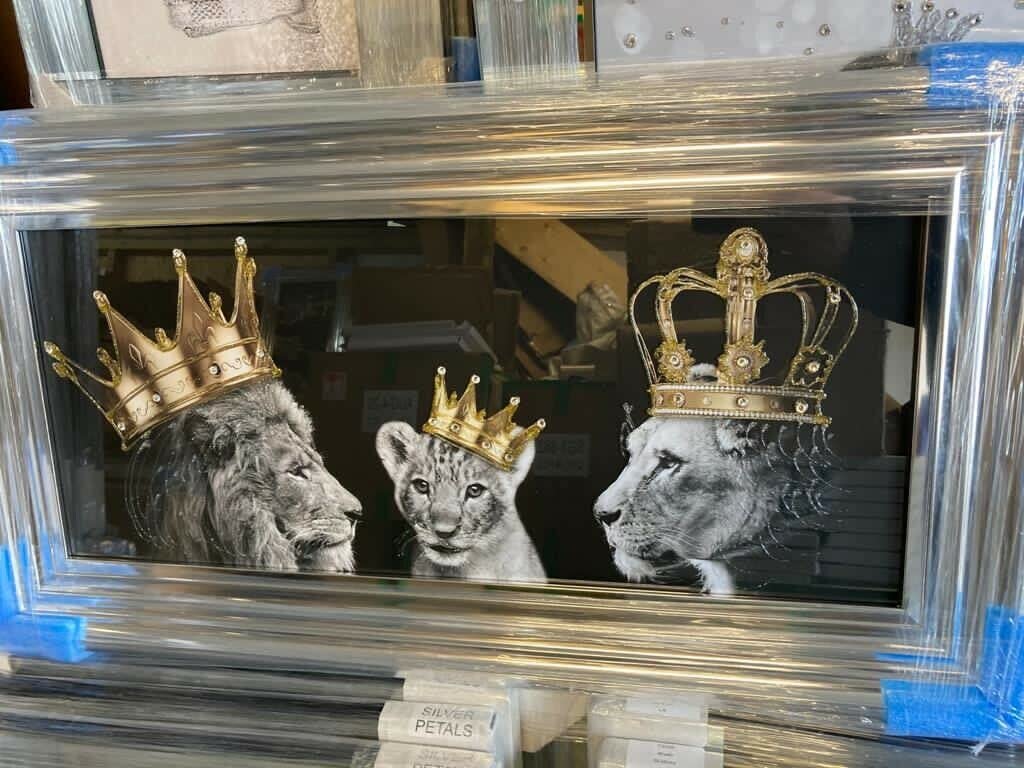 DEENZ LION FAMILY KING AND QUEEN WITH CUB CROWNS LIQUID ART WALL CHROME LOOK 85x45cm