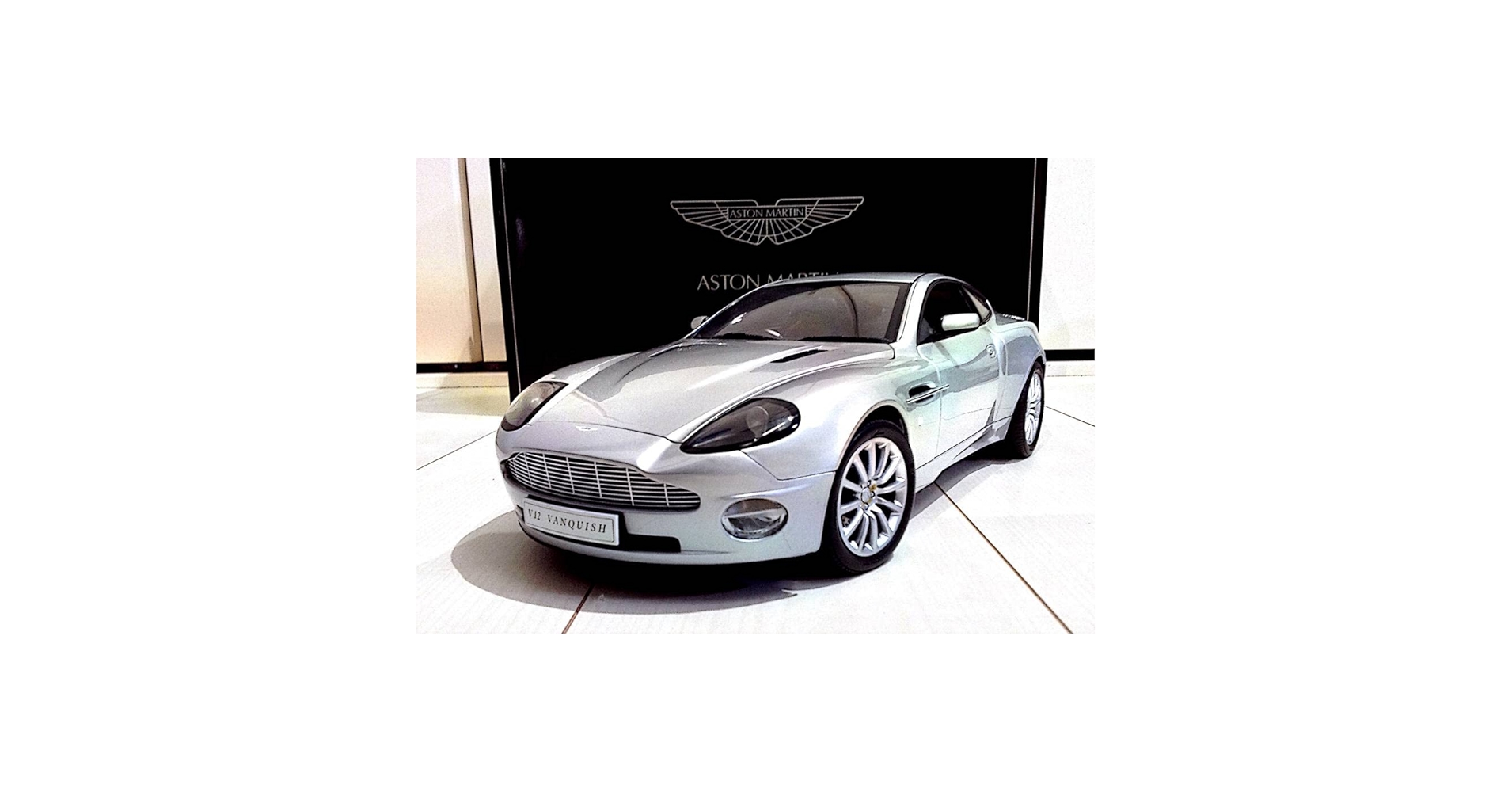 Amazon.co.jp: 1/12 Aston Martin V12 Vanquish アストン