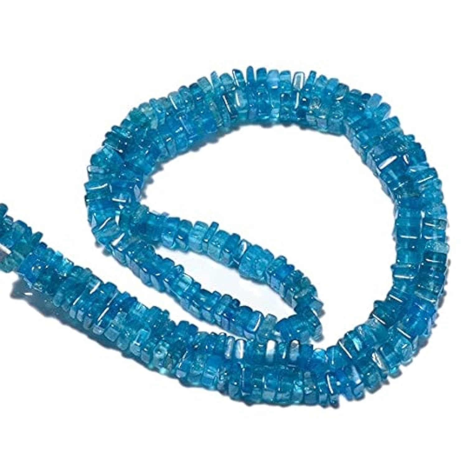 Apatite néon bleue carrée 5mm pour sublimer vos bijoux d'été