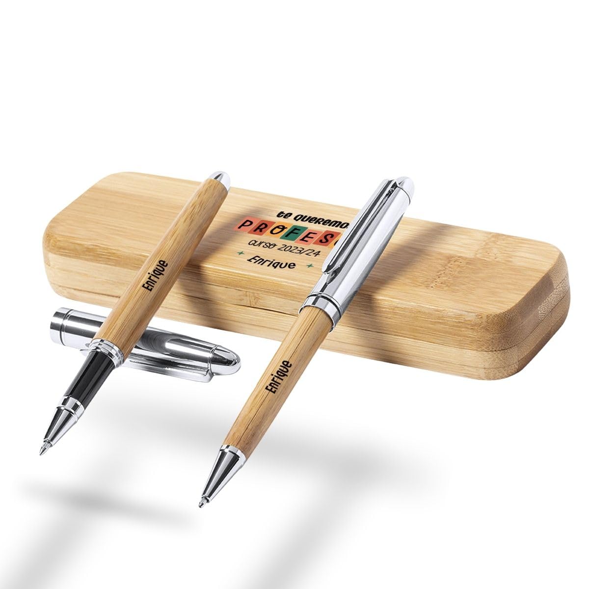 Estuche de Bolígrafos Personalizados Profesores | Regalo Original | Bolígrafos de Bambú con Nombre | Regalo de Graduación, Jubilación, Profesores, Día del Padre (Te queremos profesor)