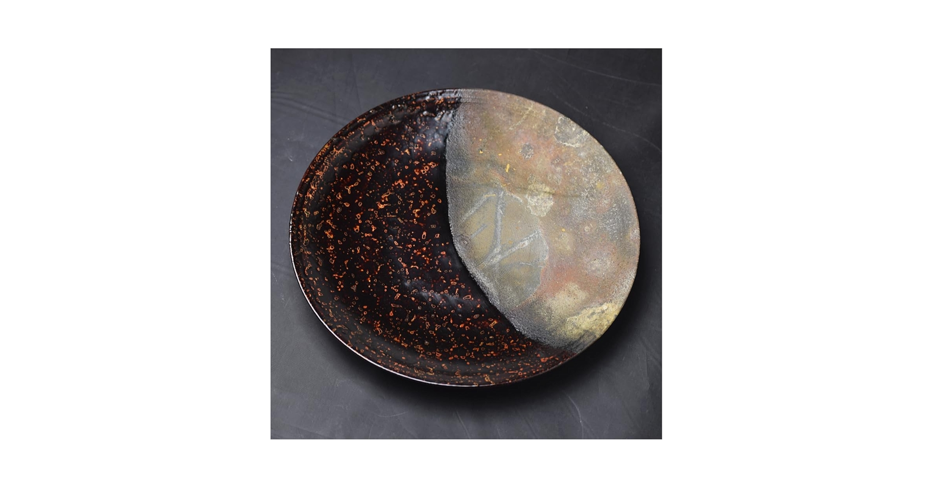 Amazon.co.jp: 8寸皿 津軽塗 × 津軽金山焼【呂上げ】高さ2cm-幅