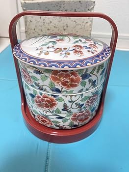未使用　有田焼　ARITA 幸山窯　三段重　大輪牡丹　手提付き　持ち手付き Amazon.co.jp: 幸山窯 手提げ盆付き陶器製三段重陶器 三段重