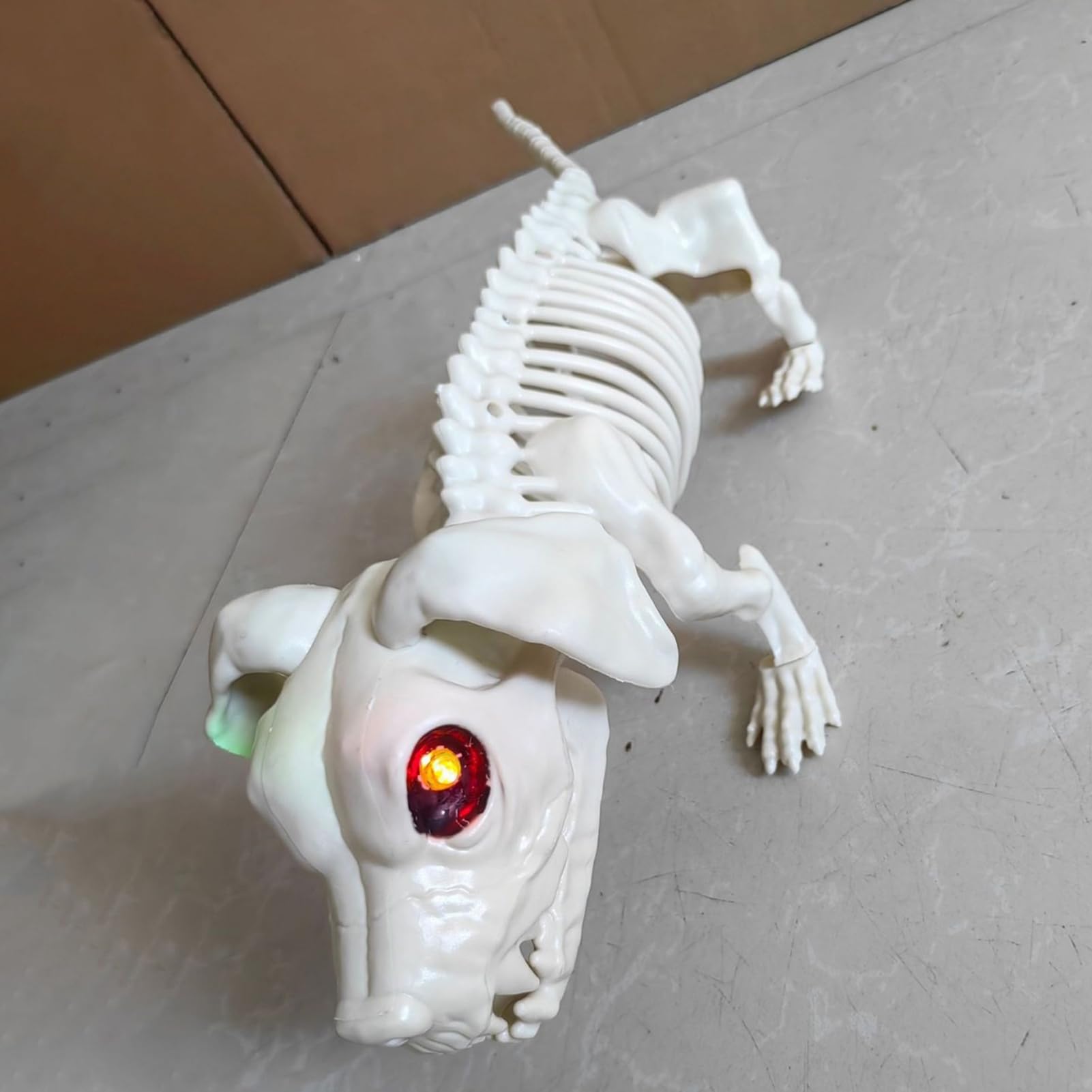 Zqkimzi Statue De Chien Squelette, Décoration D'Halloween, Sculpture Squelette De Chiot, Ornements D'art En Os, Fournitures De Maison Hantée, Statue De Chien Squelette D'Halloween Réaliste Pour