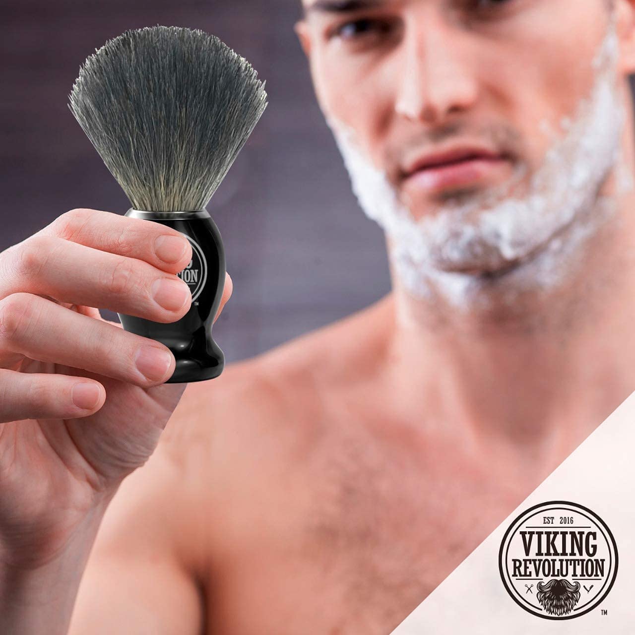 Viking Revolution Pennello Barba in Tasso - Pennello da Barba Rasatura a Umido con Crema e Schiuma da Barba - La Miglior Rasatura con Rasoio di Sicurezza, Rasoio a Doppio Filo o Rasoio Pieghevole