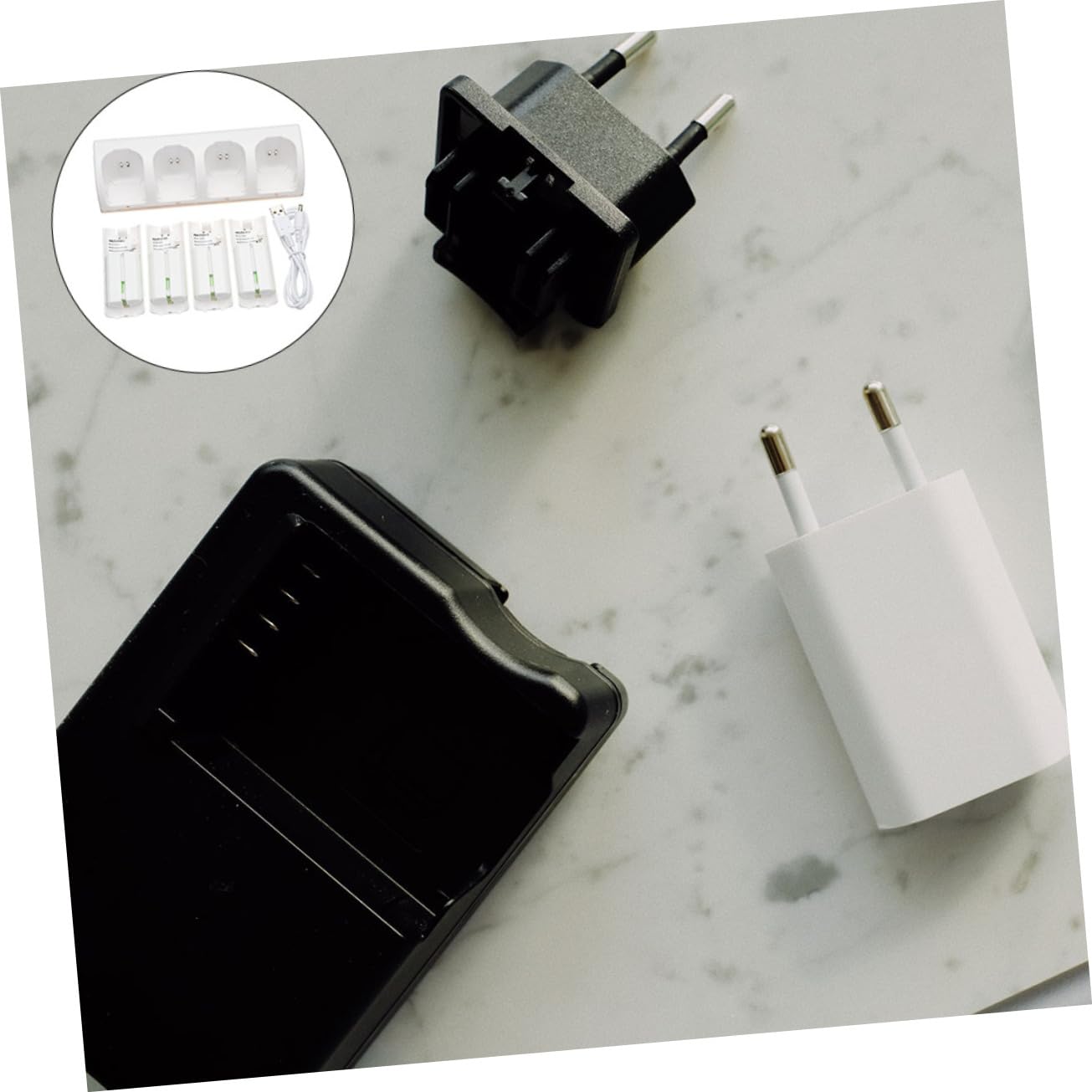 OSALADI Adattatore per Pile Ricaricabili Slot per Ricarica Simultanea Interfaccia USB Design Compatto in Materiale Plastico di Qualità Colore Bianco