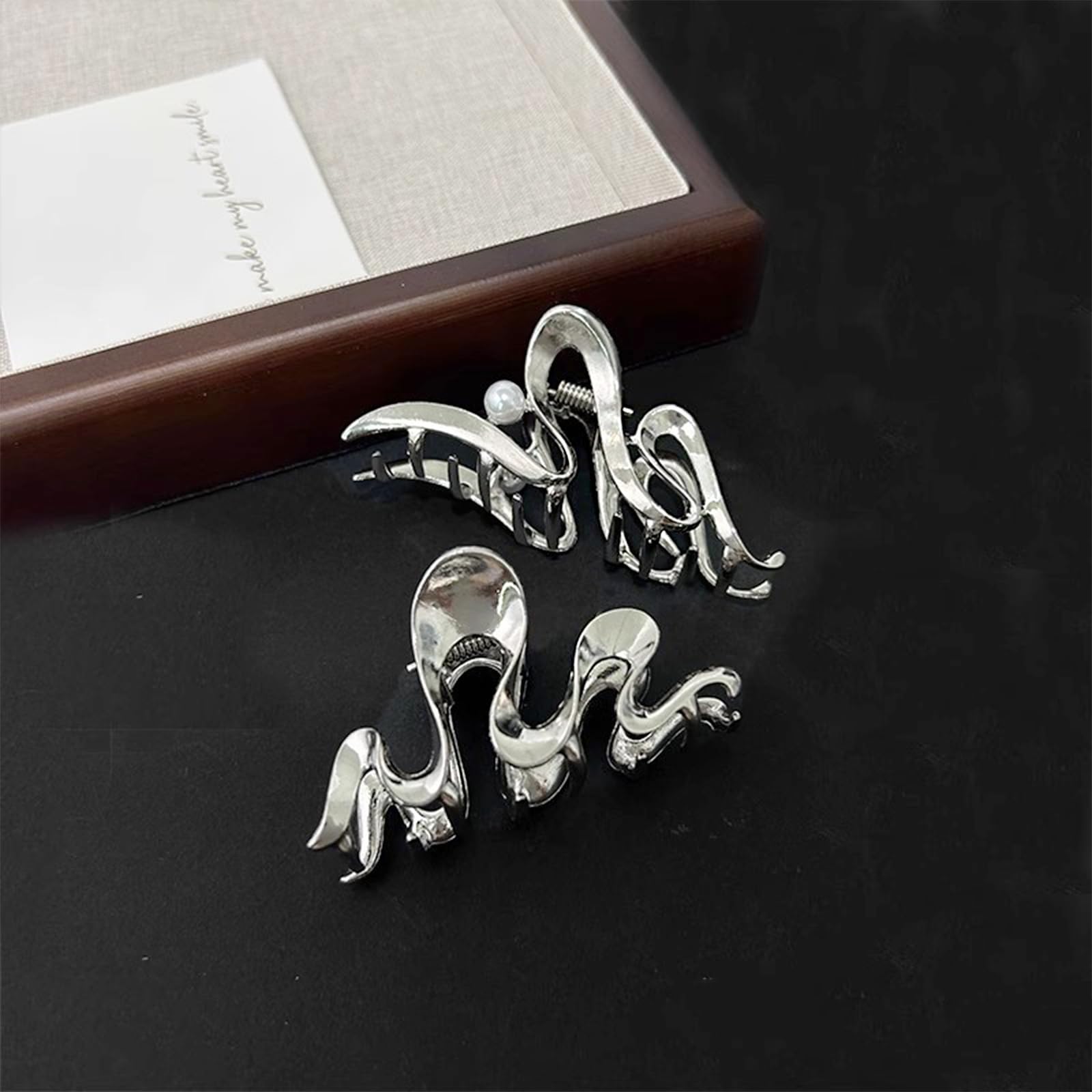 Rannyrane - Pinzas para el pelo de metal con mariposa dorada y cristal perlado, irregulares, grandes, antideslizantes, accesorios para el cabello de serpiente para mujeres (onda de mariposa pequeña