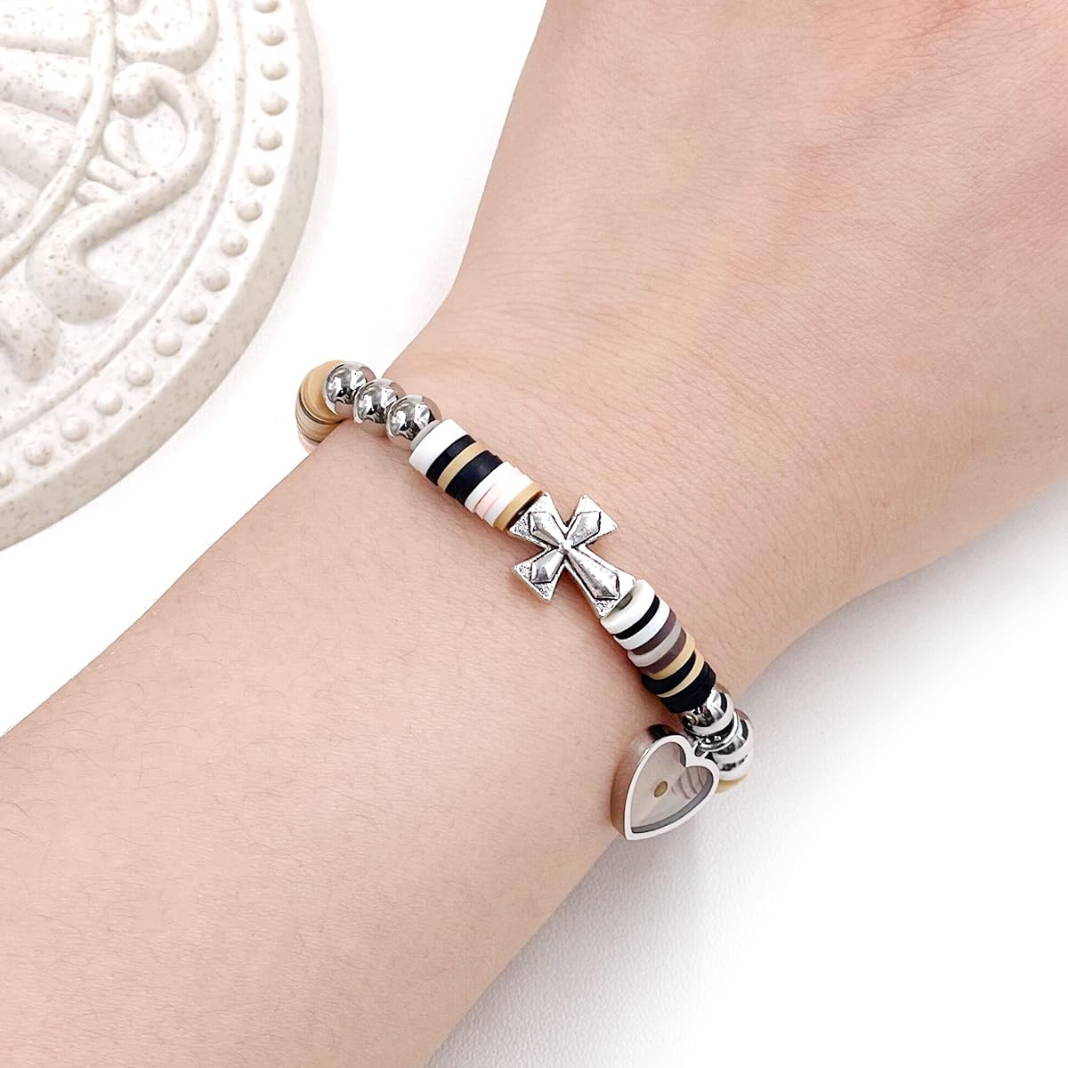 LLXYWJ Pulseras de Cuentas de Arcilla polimérica Heishi de Vinilo, Estilo Degradado, Pulsera Cruzada Lateral a la con Dije de corazón y semilla de Mostaza