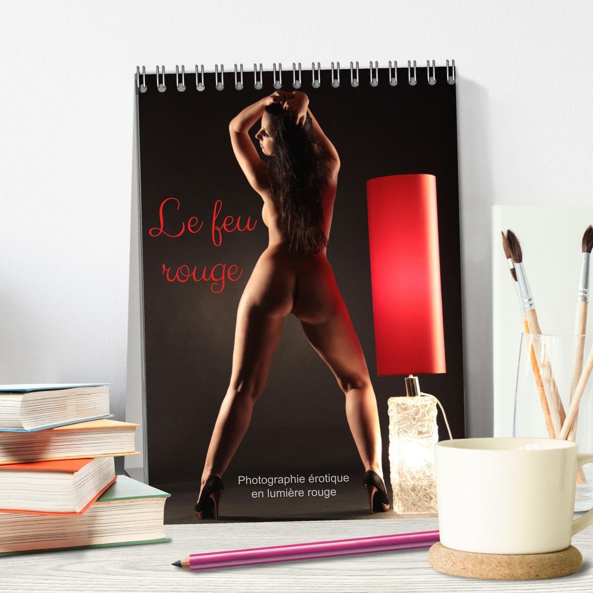 Le feu rouge (Calendrier de bureau 2026 DIN A5 horizontal), CALVENDO calendrier mensuel: Photographie érotique en lumière rouge