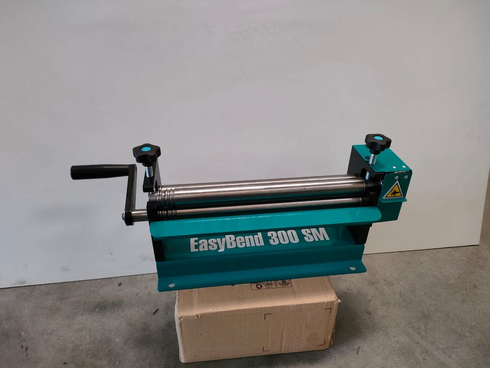 Calandra manuale per lamiera EasyBend 300 SM - Larghezza Utile 300 mm, diametro rulli 30 mm