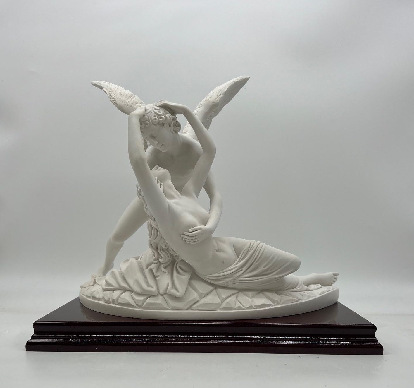 Generico ArteSacraCaravaggio - Escultura Amor y Psique en polvo de alabastro, base de madera, 40 x 34 cm (15,74 x 13,38 pulgadas) producción artesanal italiana.
