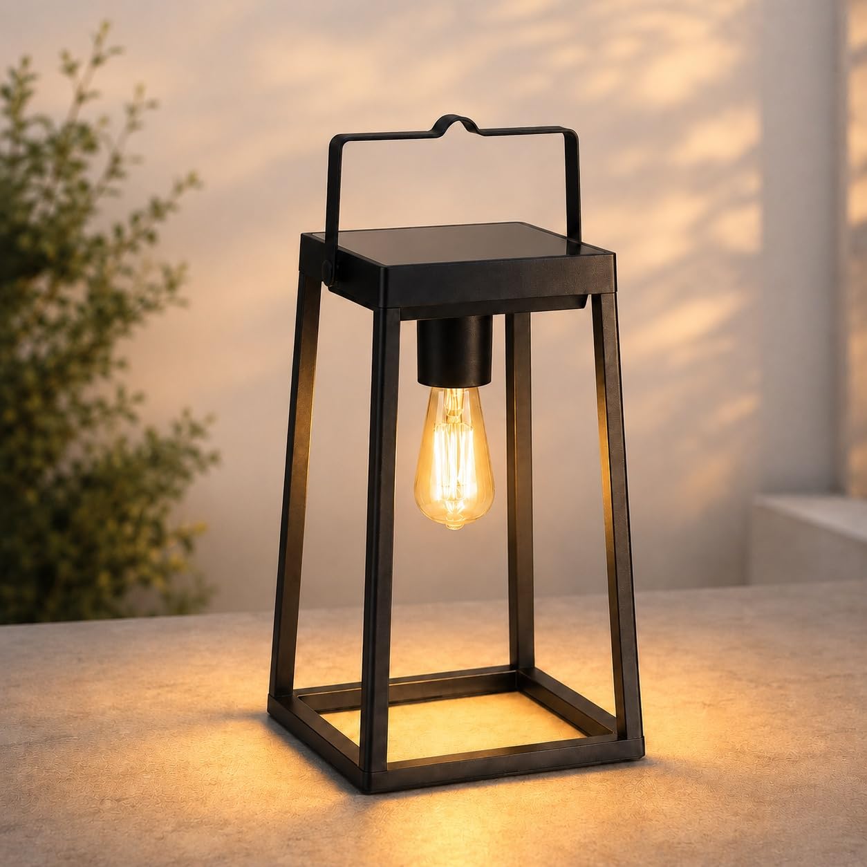 Auraglow Lanterna da Giardino Solare e USB con Lampadina Filamento Vintage | Lampada da tavolo senza fili, batteria 48 ore, opzione crepuscolare, alluminio nero opaco, bagliore LED retrò