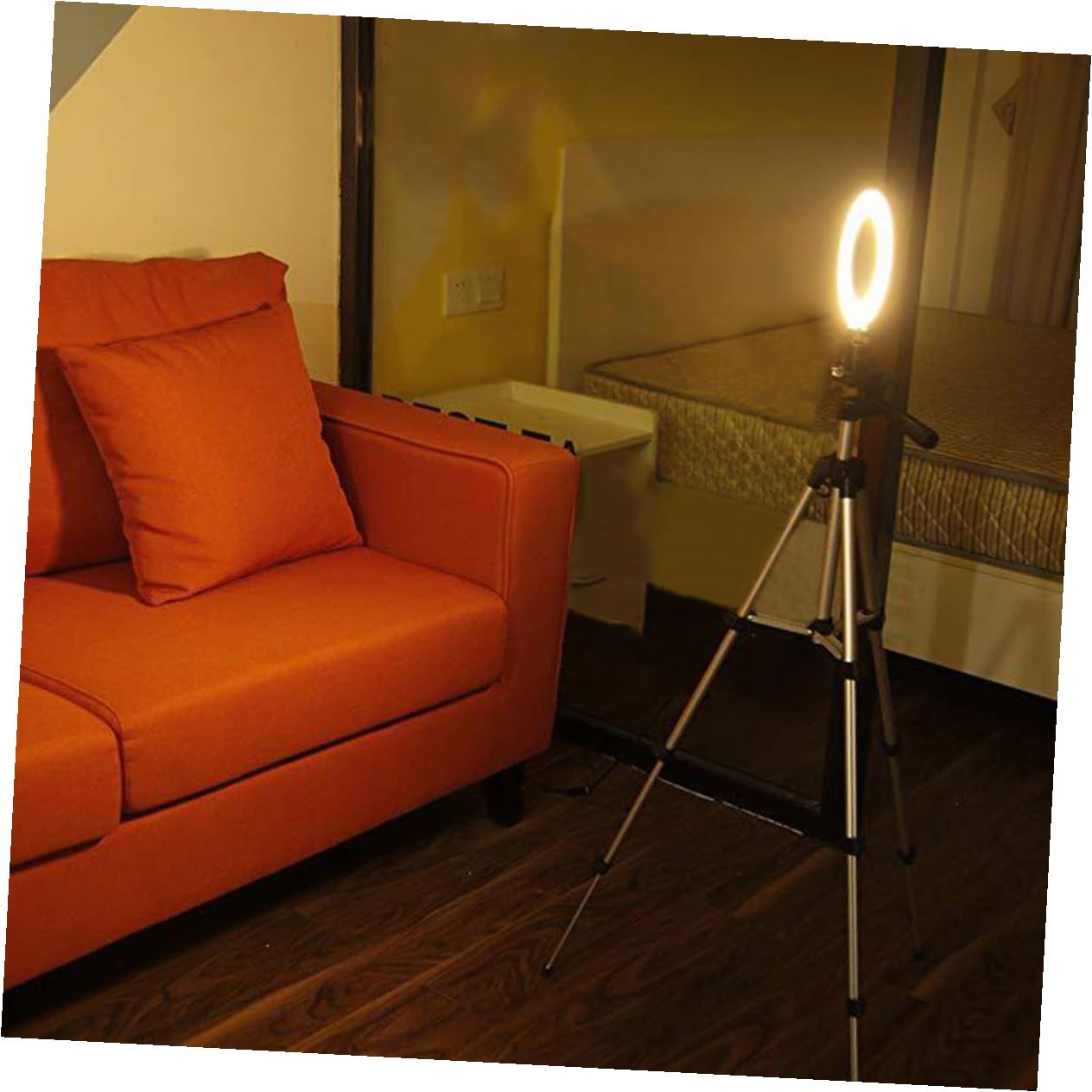 Luce ad Anello LED Supporto per Treppiede per Selfie Video Streaming e Trucco Notturno in Altezza Dimmerabile Alimentato USB Compatibile con Telefoni Cellulari