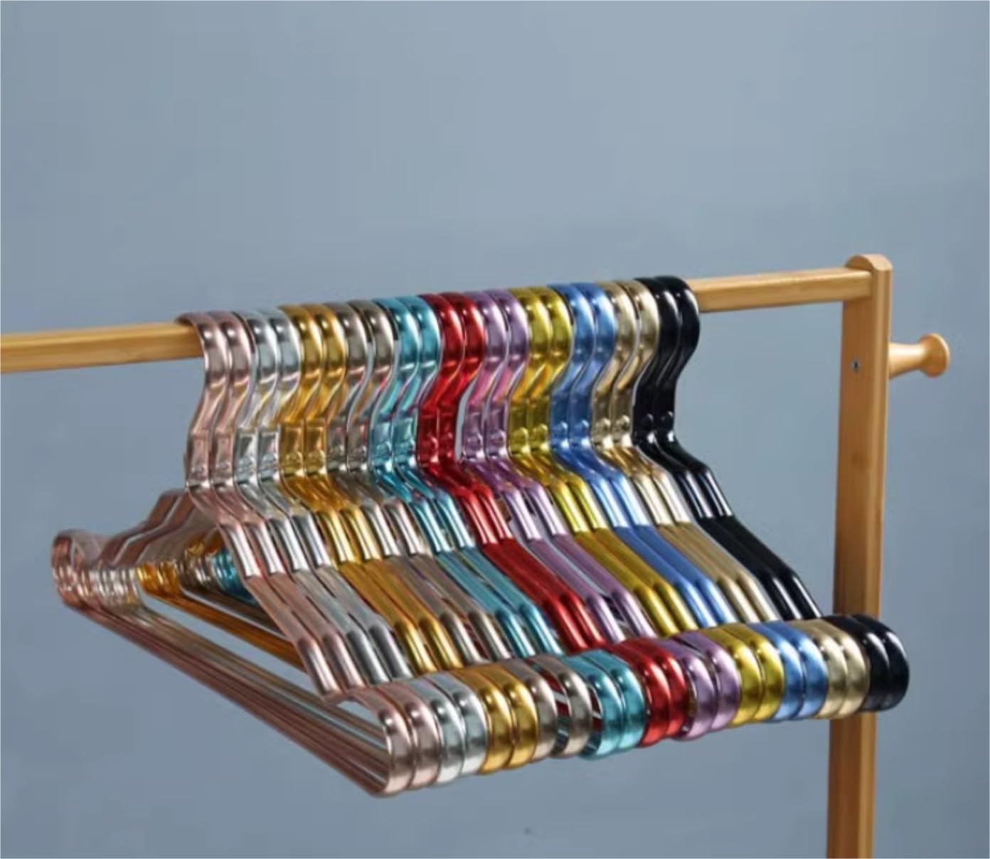 Cintres pour Adultes, en Alliage D'Aluminium Épais, Séchoirs À Vêtements Antidérapants, sans Couture, pour T-Shirts, Armoires, Rails pour Porte-Manteaux,Purple-10pcs
