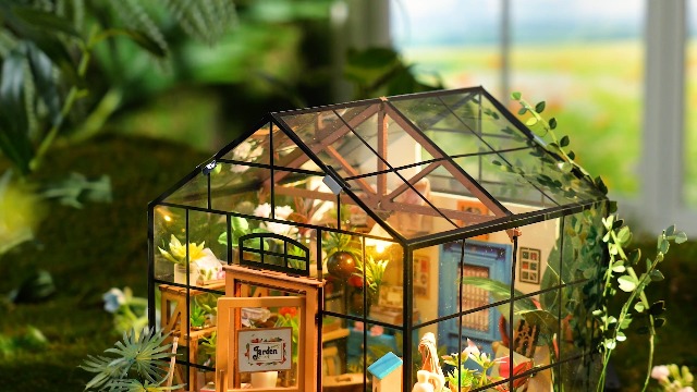 Mini Casa Delle Bambole Fai Da Te In Scala 1:48 Con Fiori Gloria Del Mattino - Kit Laser Artigianale Mary Kinloch IGMA