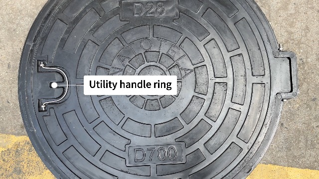 Natotela 32in Lockable Hinged Driveway Manhole Cover and Frame w