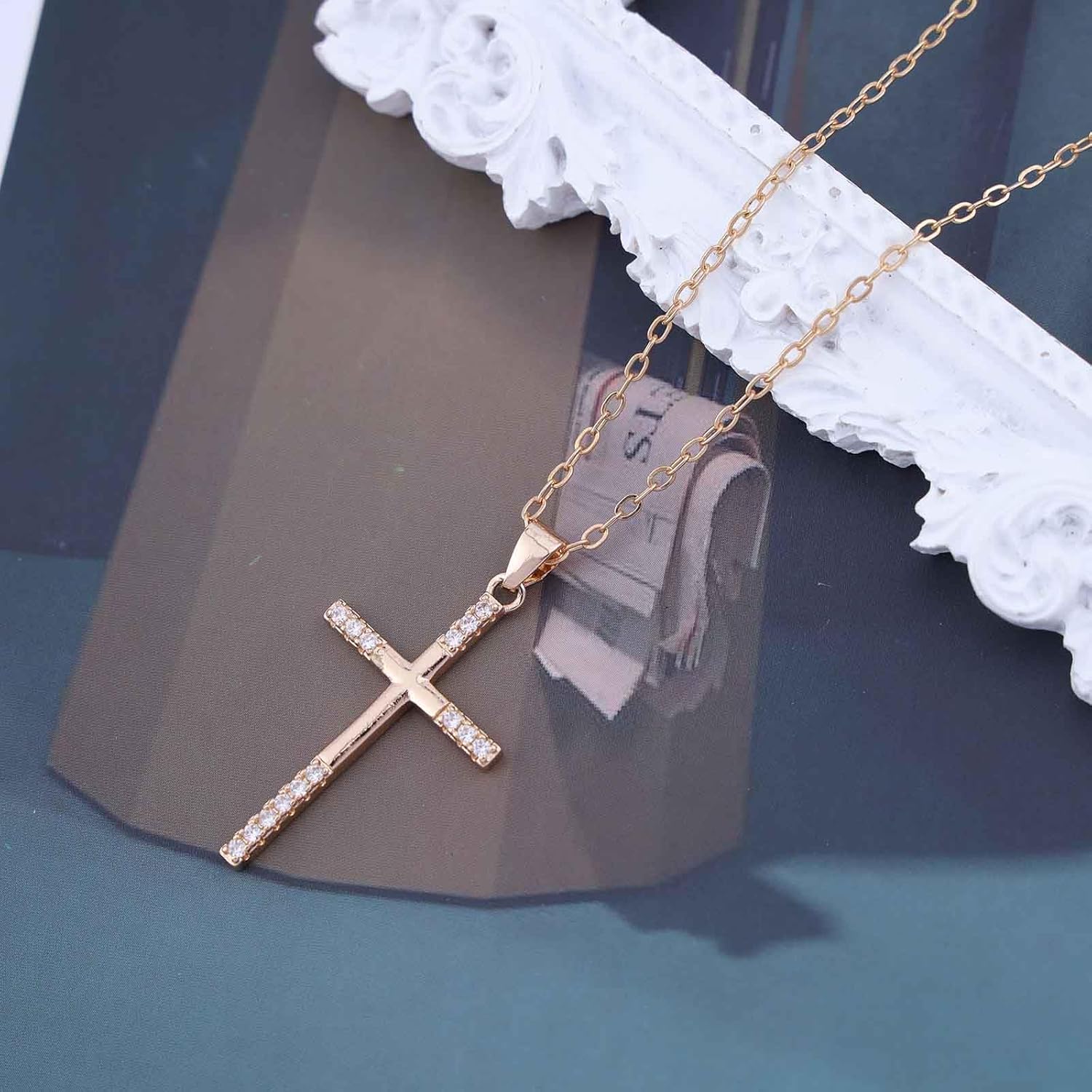 Andelaisi Boho Crystal Cross Choker Necklace Gold Rhinestone Cross Pendant Necklace Vintage Cross Crucifix Necklace Sparkly Cz Cross Jesus Necklace Jewelry for Women - Image 4