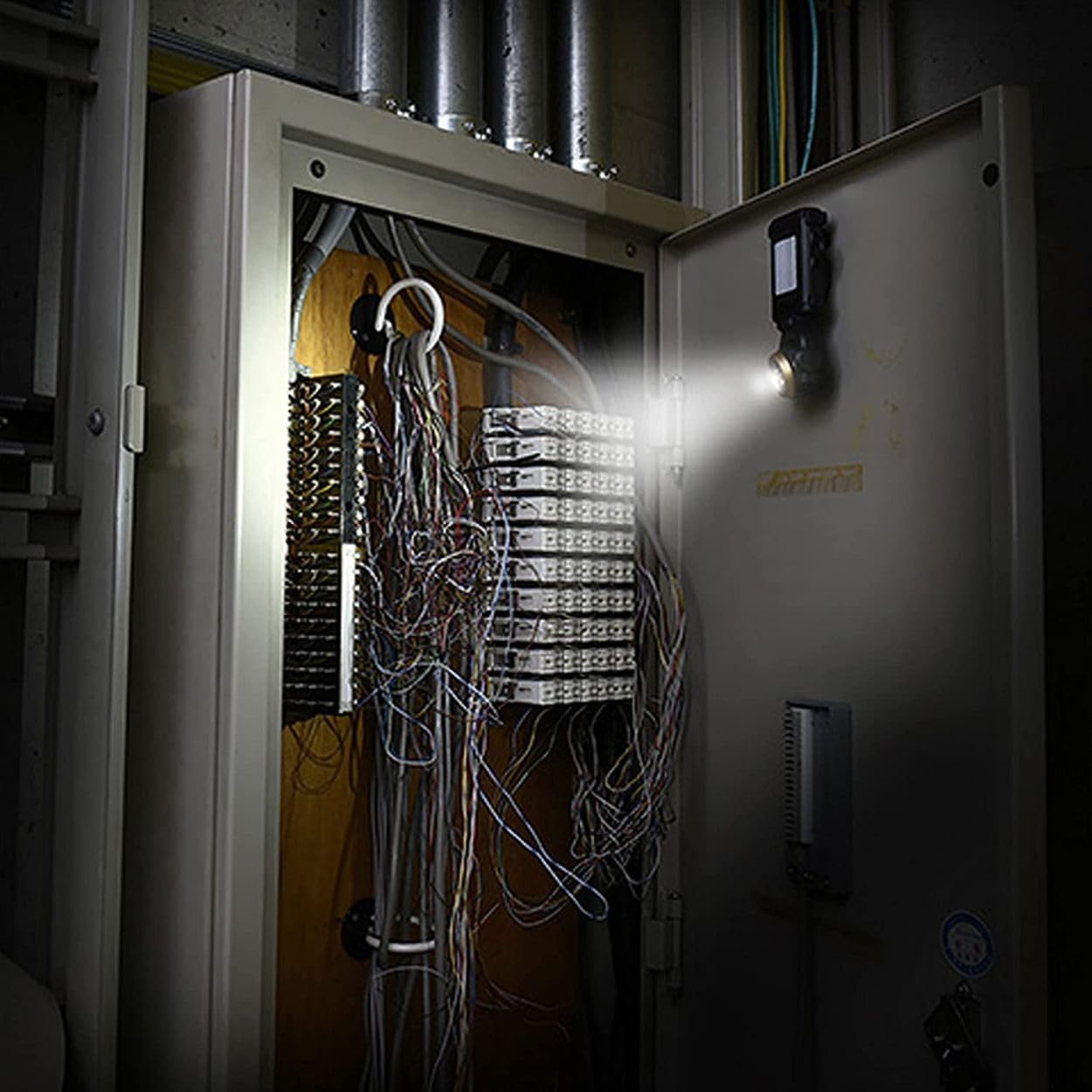 Tajima Grati-Lite Work Light - Standard Detachable LED Light with 350 Lumen Flood Beam and Belt Holder - LE-SF352D