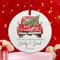 Vista 8 de Adorno de cerámica con texto en inglés "Our First Christmas As Mr & Mrs - Camión clásico rojo con adornos de cerámica para árbol de Navidad, regalo