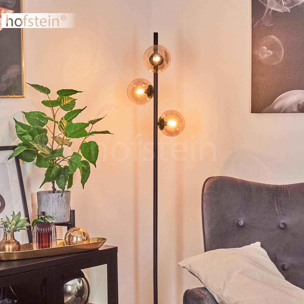 Stehleuchte Remaisnil, moderne Stehlampe aus Metall/Glas in Schwarz/Bernsteinfarben, Standleuchte mit Schirmen aus Glas (Ø 12 cm), mit Fußschalter am Kabel, 3 x G9, ohne Leuchtmittel