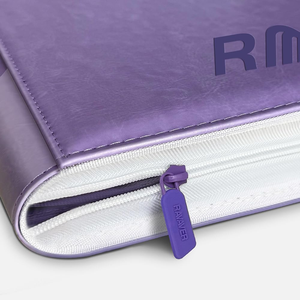 Ravaver Kartenbinder 9 Pocket 360 Sammelkarten Etikettenschlitz Lila | TCG Card Games Sammelmappe Buchmappe mit seitlichen Hüllen und exklusivem 3D-Stickerei-Kunstwerk