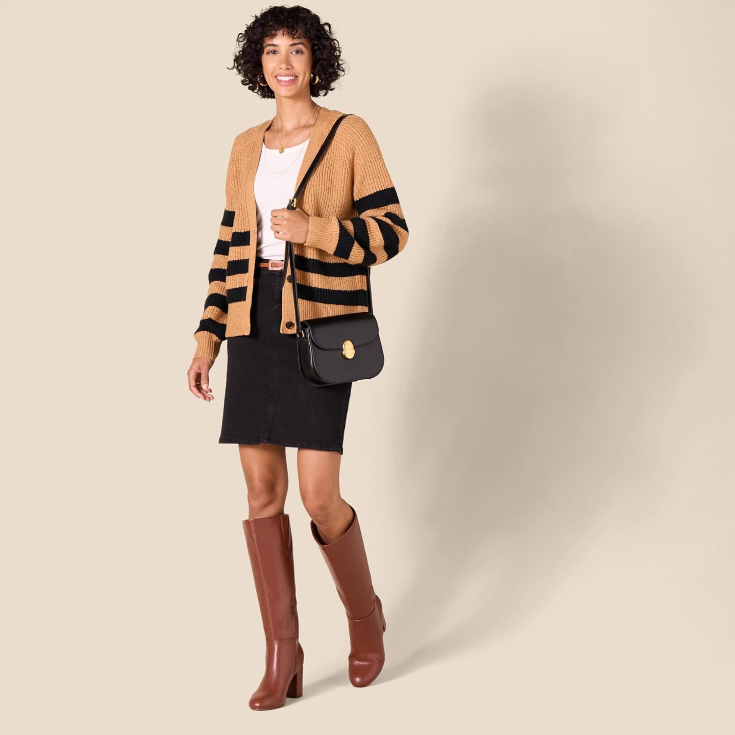 Amazon Essentials Women's Crossbody Flap Bag - Image 2