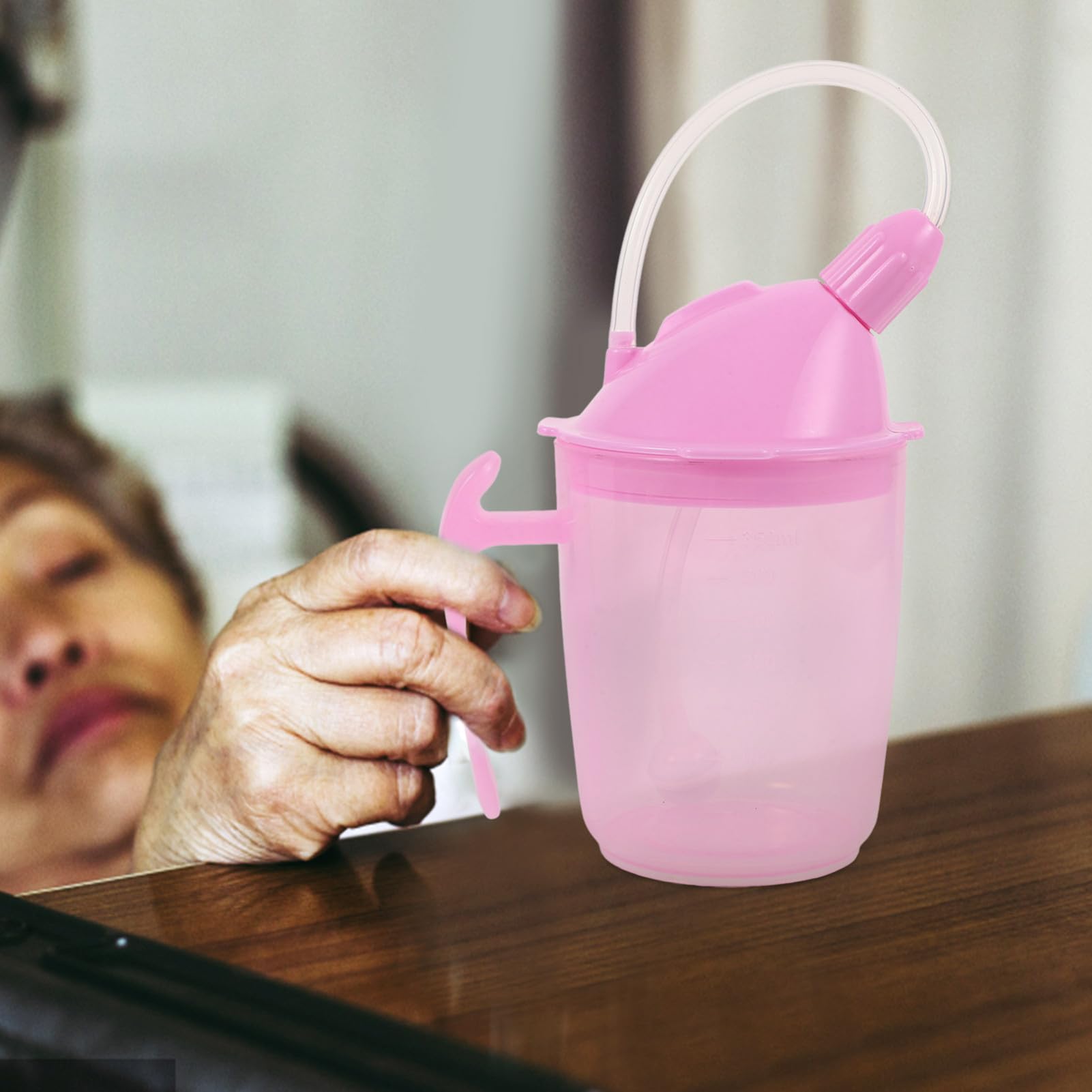 Vaso de Alimentación con Tapa Antirrobo y Pajita para Pacientes Encamados Adultos Mayores y Embarazadas Diseño Prueba de Fugas Capacidad Moderada para Beber Cómodo y Seguro