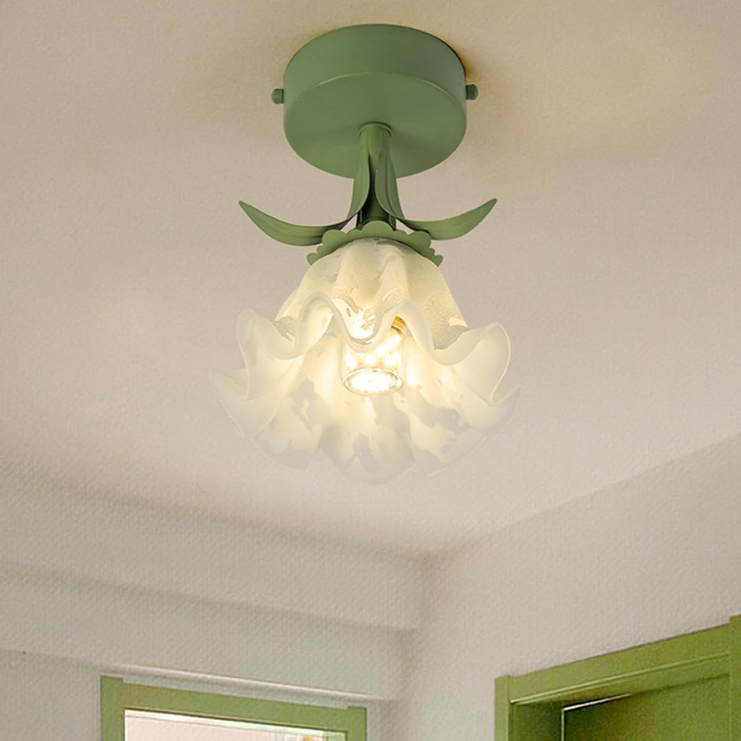 Lámpara de cristal de flores nórdicas para iluminar tu dormitorio y crear un ambiente cálido