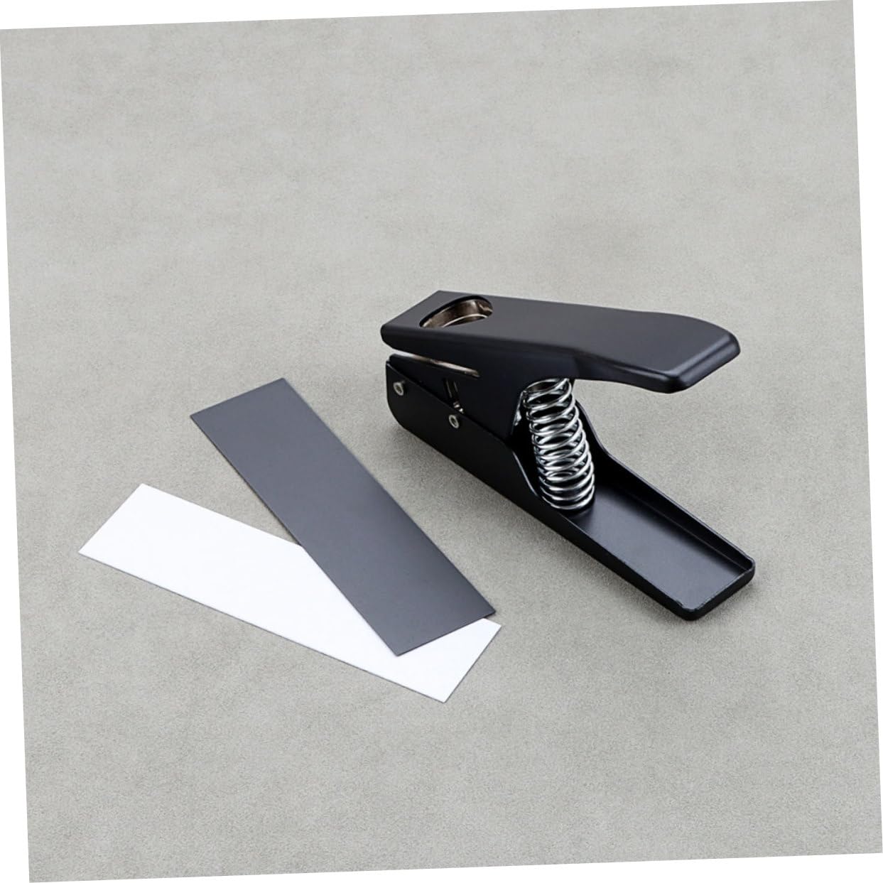Perforatore per Plettri di Chitarra Nero R26e, Utensile DIY | Metallo e Plastica, Portatile, per Chitarra Making e Maker, Accessori Chitarrista per Plettri Personalizzati