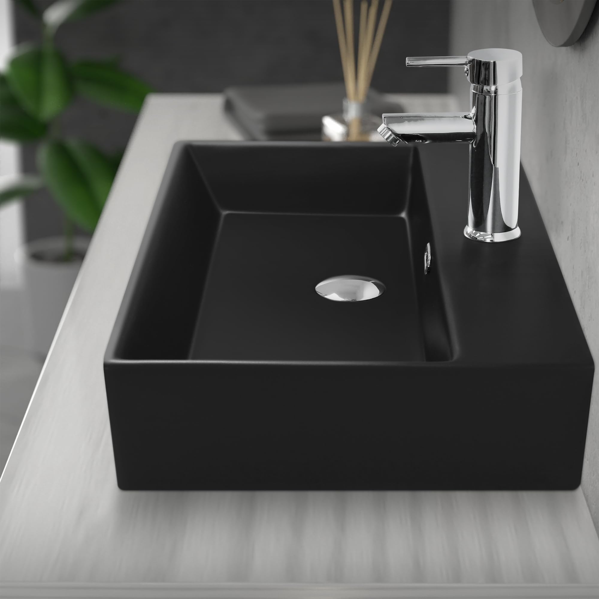 LuxeBath Lavabo in Ceramica 605x365x130 mm Colore Nero Opaco Lavello da Appoggio Rettangolare Lavandino Design Moderno Sanitari per Bagno Casa Hotel Bacinella per Ospiti Rubinetteria per Bagno