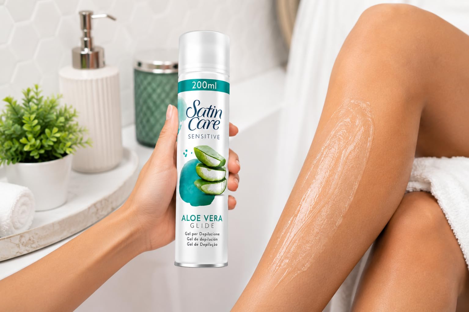 Sensitive Gel per Depilazione Aloe Vera – Gel da Rasatura Donna per Pelli Sensibili, Azione Scorrevole, Delicato e Idratante, Ideale per Gambe, Ascelle e Zona Bikini - 6 Unita da 200 ml