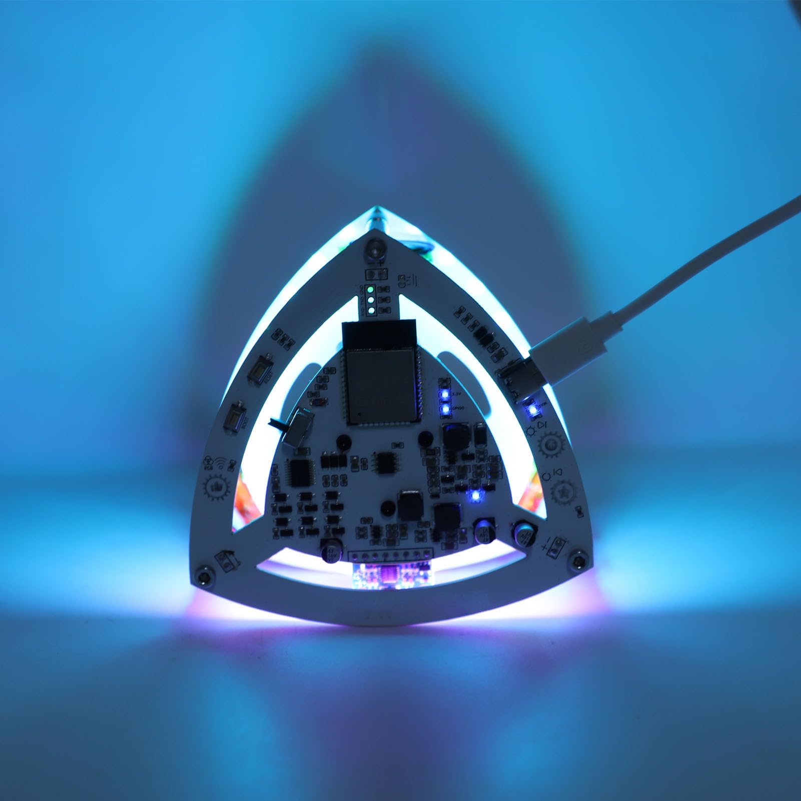 Eujgoov Giocattolo Triangolare Autobilanciante ABS, Giocattolo Educativo per Esperimenti di Fisica, Alimentato a Batteria, con Luci a LED Ed Equilibrio Che Sfida la gravità, per Bambini