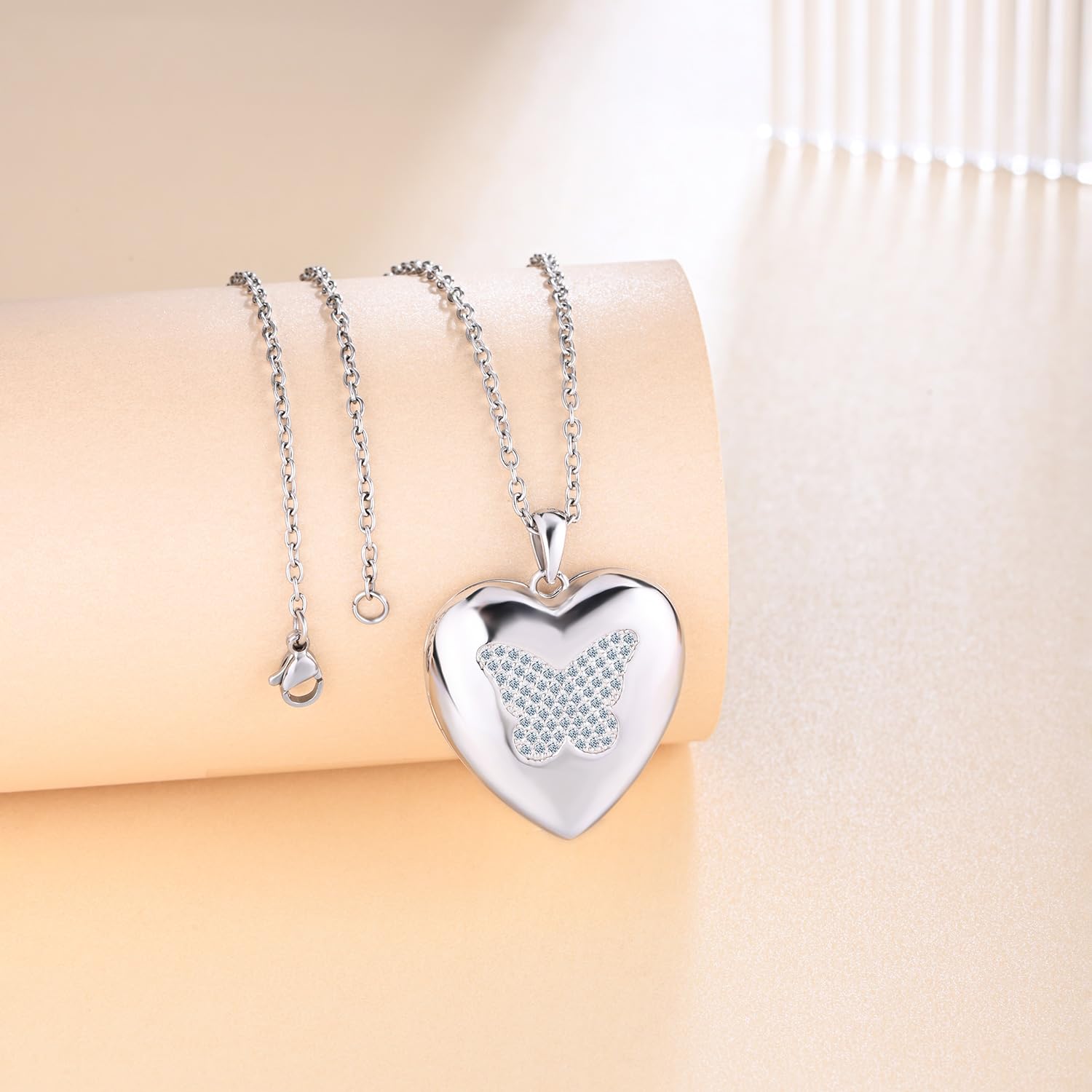 Collana da donna in argento Sterling 925 con ciondolo a forma di cuore e farfalla, con zirconi, apribile per foto