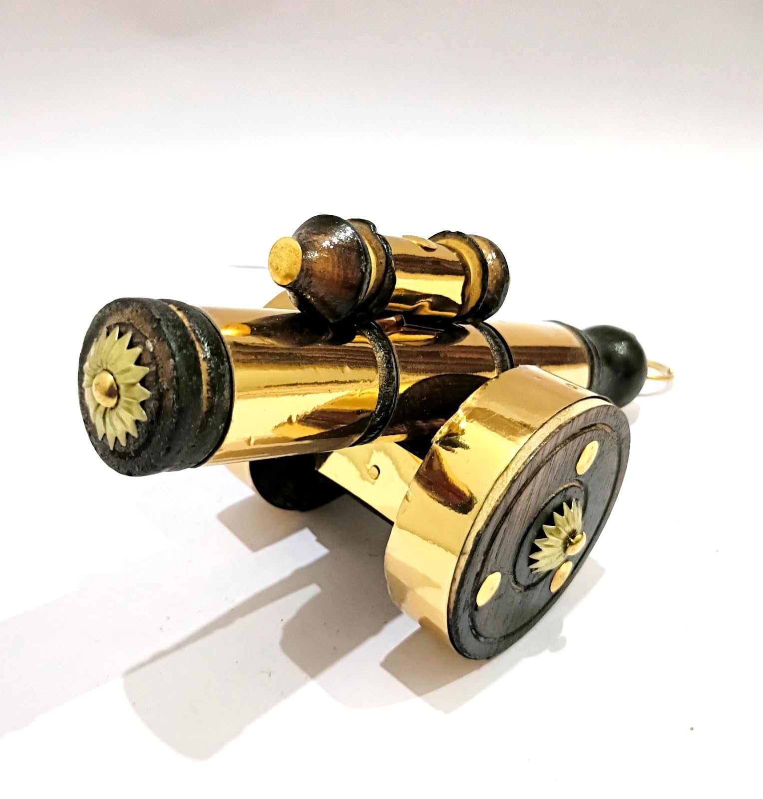 Canon miniature décoratif noir et or : réplique d'artillerie navale haut de gamme