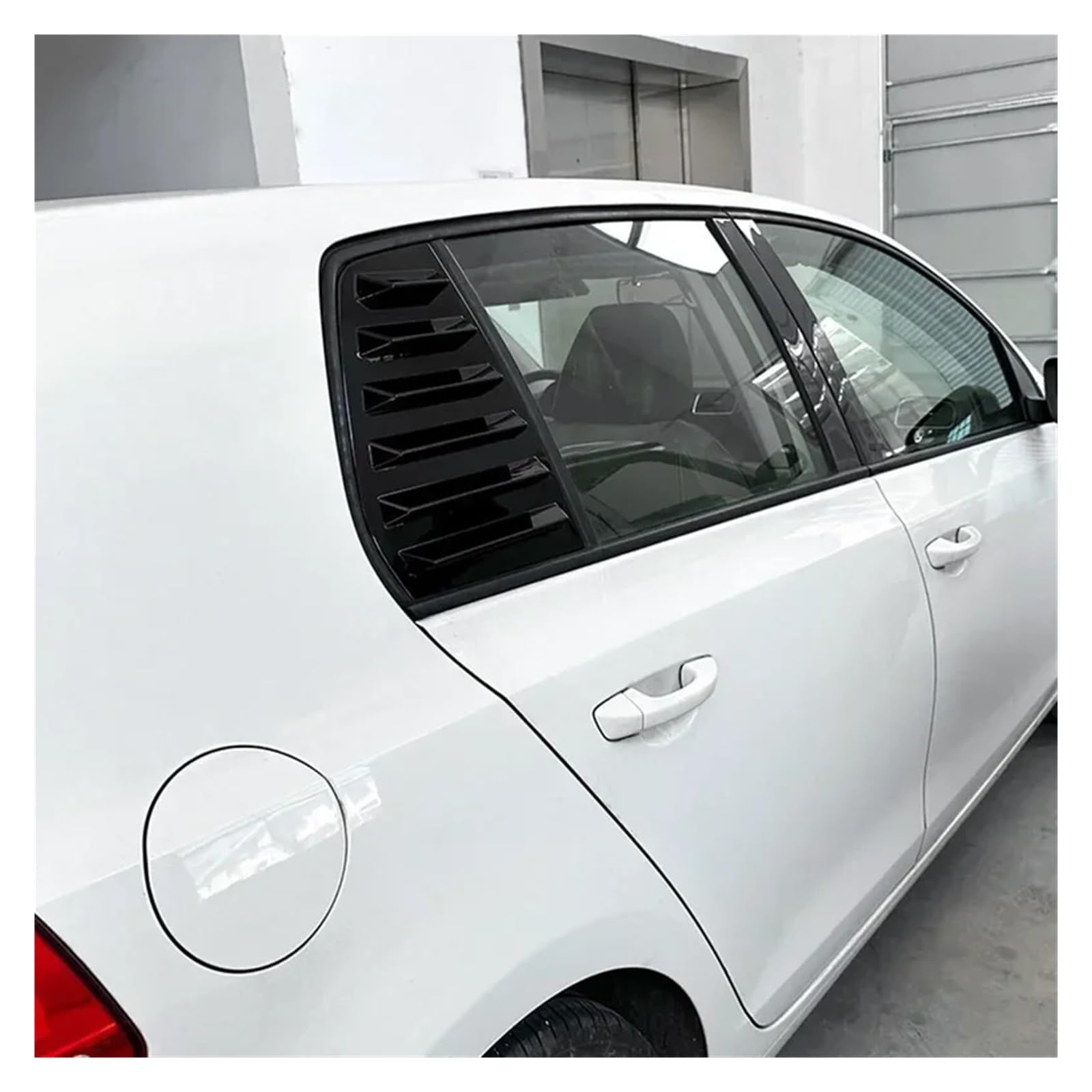 Osłona żaluzji tylnej szyby Osłona żaluzji tylnej szyby samochodu, osłona boczna, pasuje do VW Golf 6 MK6 2008-2012, naklejka na kratkę wentylacyjną ABS