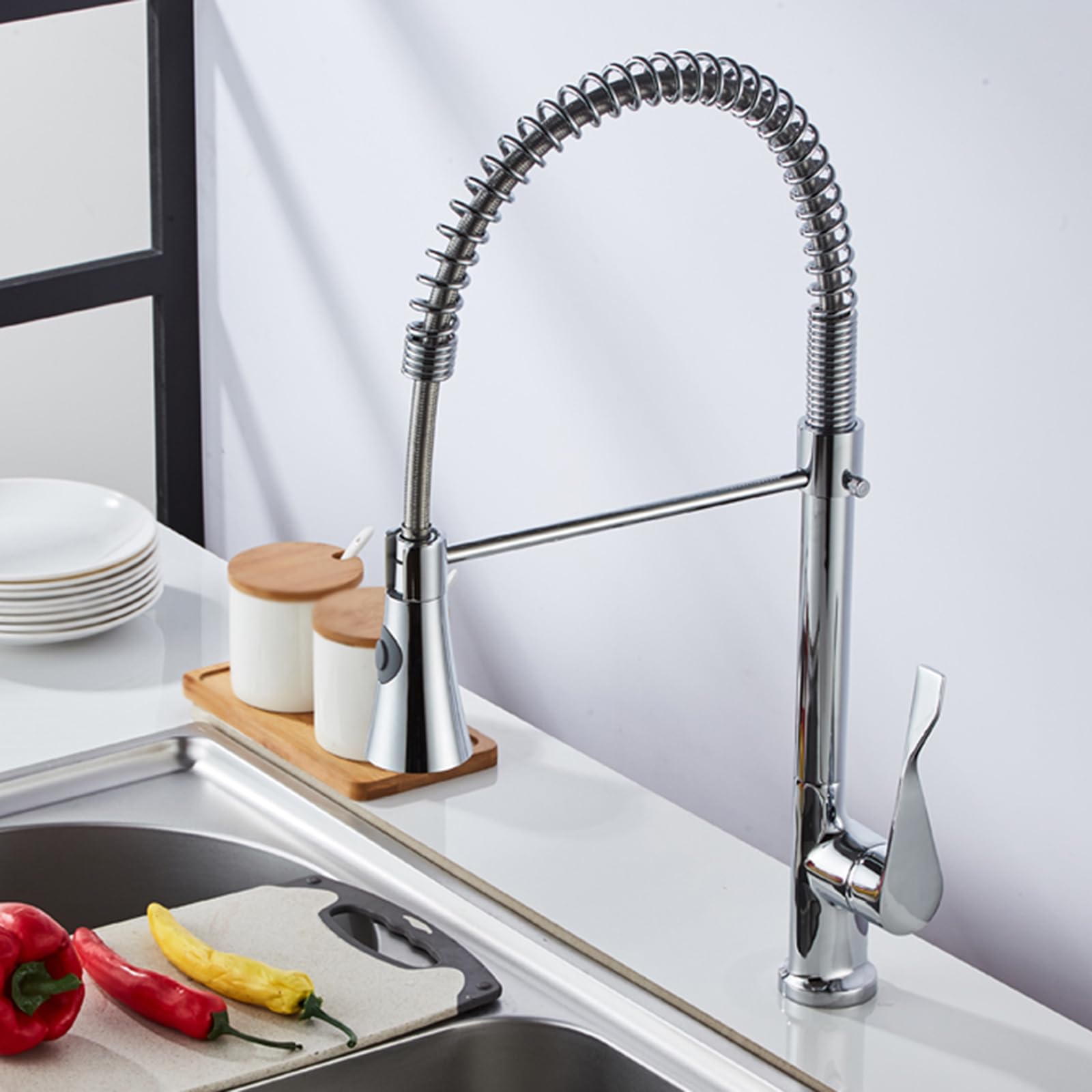 Mélangeur un trou chrome eau chaude et froide orientable pour évier de cuisine moderne