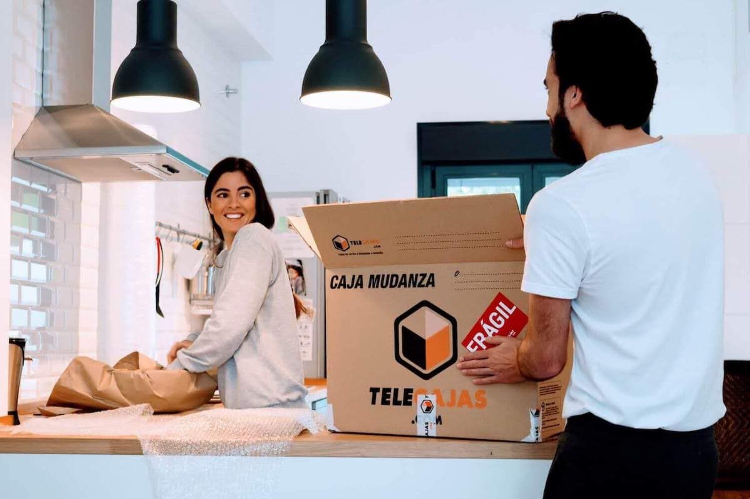 Rollos de Etiquetas Adhesivas para Envios, Cajas, etc: FRAGIL Y CONTIENE ALBARAN (FRÁGIL)
