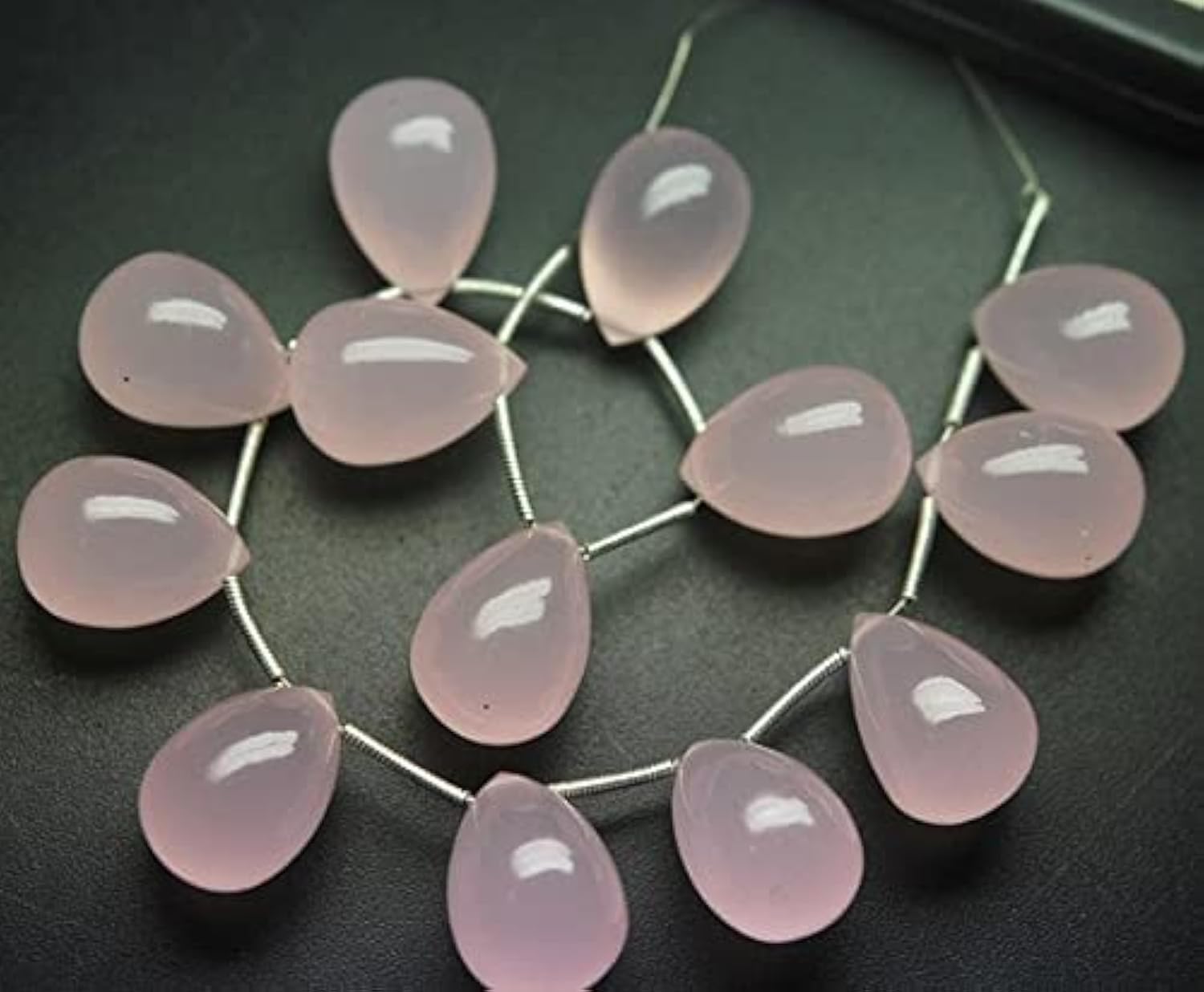 Calcédoine rose en gouttes 13x18mm pour réussir vos boucles d'oreilles symétriques