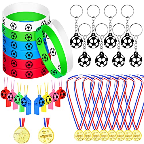 Harrycle 32 Pièces Faveurs de Fête de Football Decoration d'anniversaire de Foot Remplisseurs de Sac Cadeau Pinata Sifflets et Porte-Clés de Football Médailles de Gagnant Bracelets en Silicone Cover