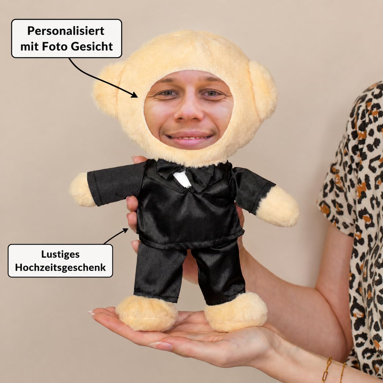 Herz & Heim® Hochzeitsgeschenk Brautpaar mit Foto Gesicht – Personalisiertes Geschenk für Hochzeit, Polterabend & JGA (Junggesellenabschied) – Lustiges Fotogeschenk für Ehepaar (Braut & Bräutigam)