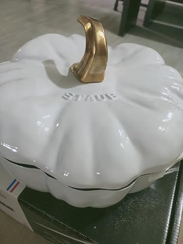 Amazon.co.jp: Staub パンプキン型ココット 鋳鉄製 3.5クォート