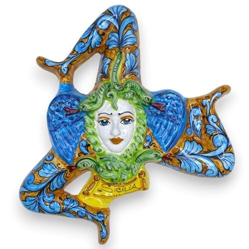 SICILIA BEDDA CAPACI - Trinacria aus sizilianischer Keramik – H ca. 35 x 35 cm. Blaue Barockdekoration auf ockerfarbenem Hintergrund