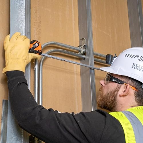 Miniatura 7 de Klein Tools Cinta métrica 9516, cinta métrica imperial compacta de doble gancho de 16 pies con freno de dedo, hoja de nailon, líneas llamativas