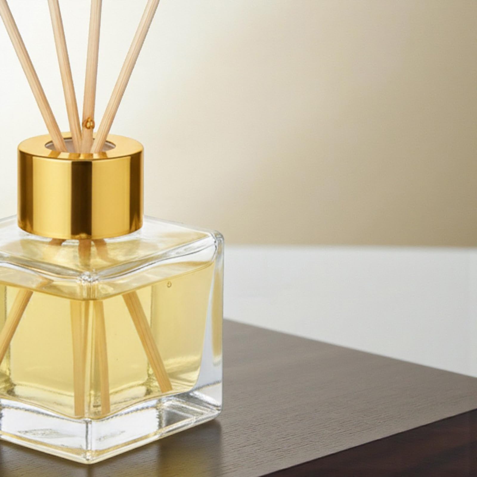 Doni Bomboniere - 50 leere Glasflaschen à 50 ml mit Holzstäbchen für Raumduft - Diffusor für ätherische Öle für Zuhause, Badezimmer, Wohnzimmer, dekorative Möbel (Gold)