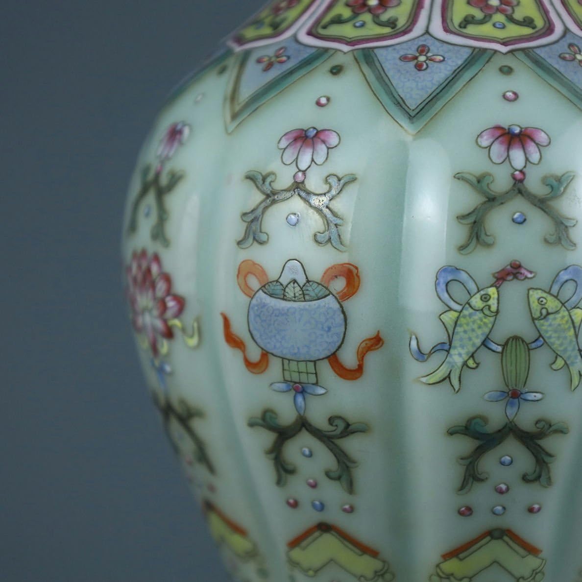 久2830 粉彩人物紋蓋物 時代品 唐物 中国美術 万暦 粉彩 豆彩 - 在銘