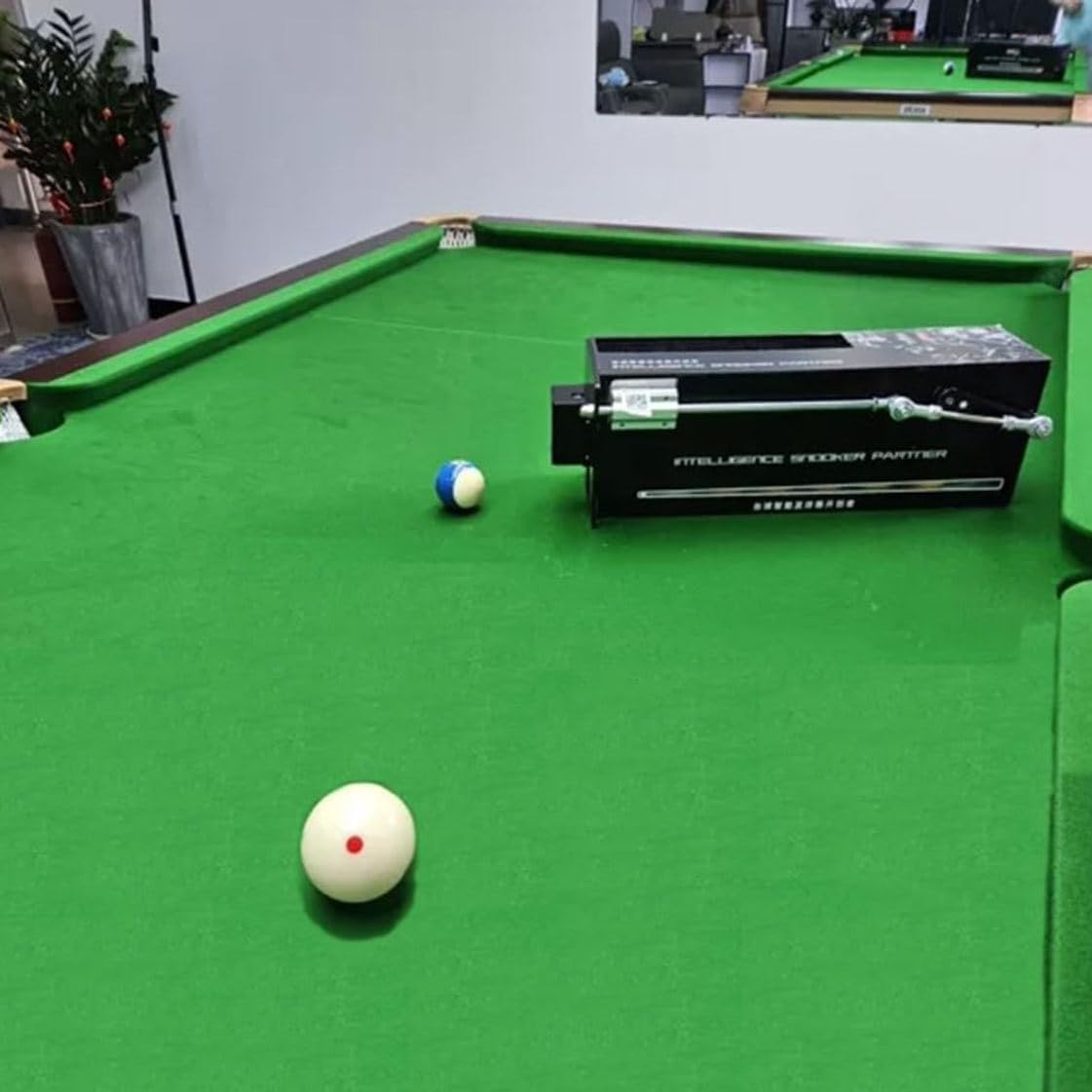 Automatyczna wyrzutnia piłek bilardowych – 600 piłek/godzinę z danymi w czasie rzeczywistym do treningu w snookerze i basenie