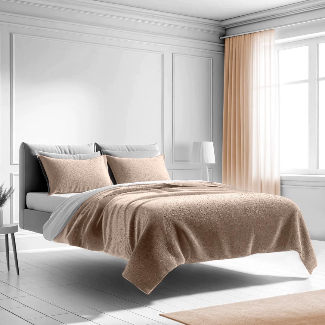 Tomatillo Green King Microfiber Comforter Set with Pillow Shams